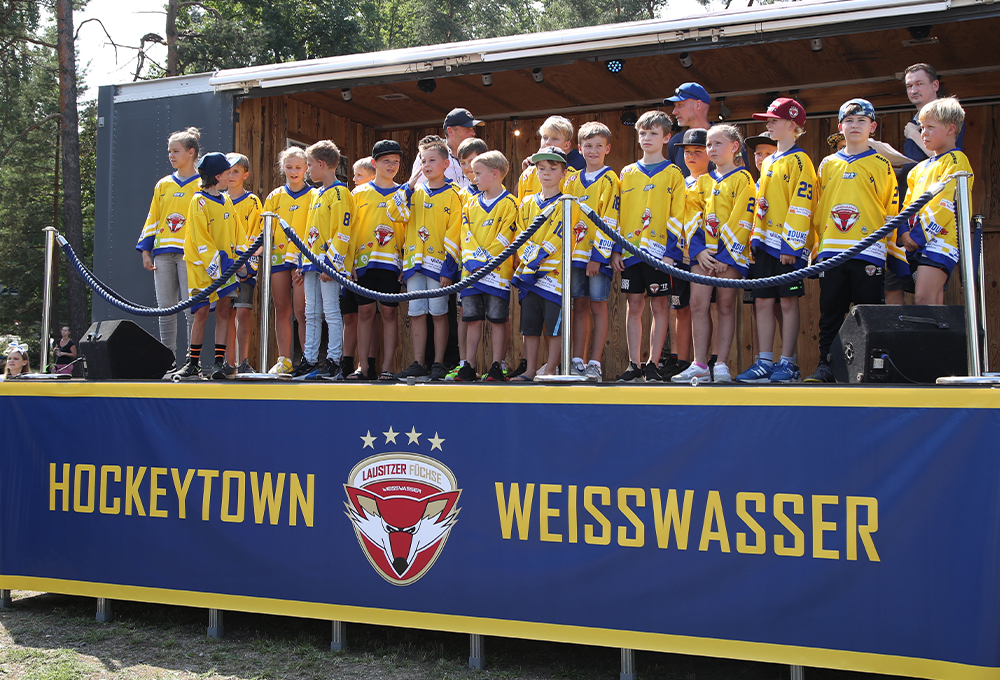 Jungfüchse zu Gast beim Fanfest der Lausitzer Füchse