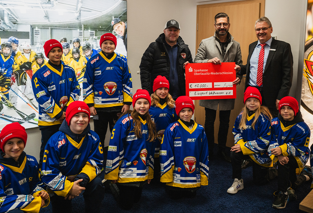 SPARKASSE MIT UNTERSTÜTZUNG FÜR DEN EISHOCKEY-NACHWUCHS