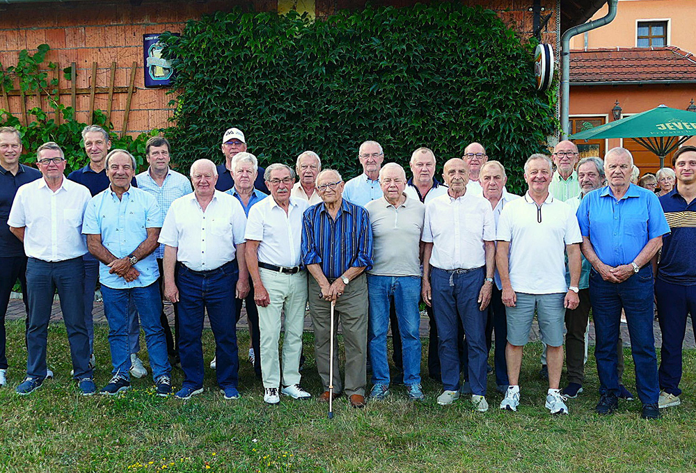 JÄHRLICHES TRADITIONSTREFFEN DER EHEMALIGEN EISHOCKEY-CRACKS